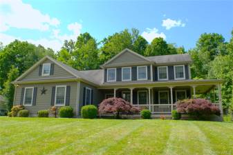 Amazing Warwick Colonial