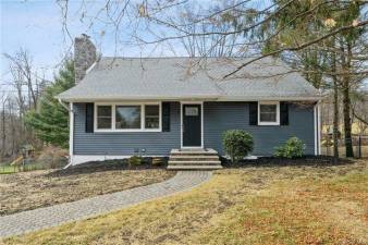 Make this Cape Cod house in Warwick your home