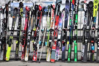 Police: Skis worth up to $10k stolen at Mount Peter
