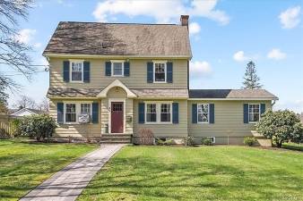 Choice location, spacious elegance inVillage of Warwick