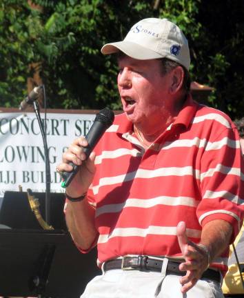Dick Wells at Big Band Concert in 2008. Mayor Michael Newhard called Wells &quot;The Voice of Warwick.&quot;