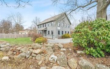 Fantastic multi-use opportunity in historic Warwick area