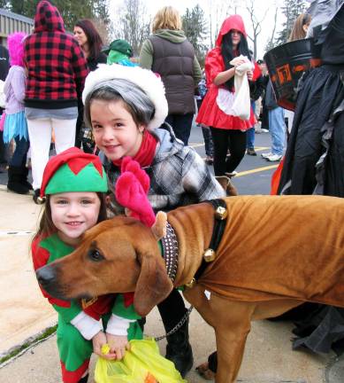 Photo by Roger Gavan Santa, Angelina O'Neil, 9, her sister Joliana, 4, an elf and a raindeer, &quot;Bulu.&quot;