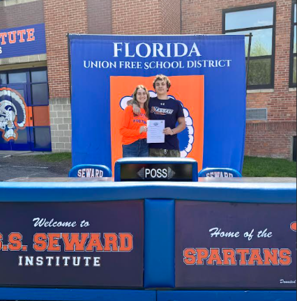 Jett Gandolfo will continue his athletic career playing football at NASSAU Community College.