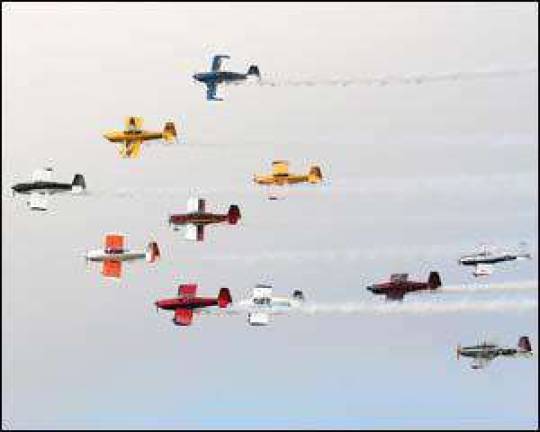 Beautiful weather, great entertainment draw large crowd to West Milford air show