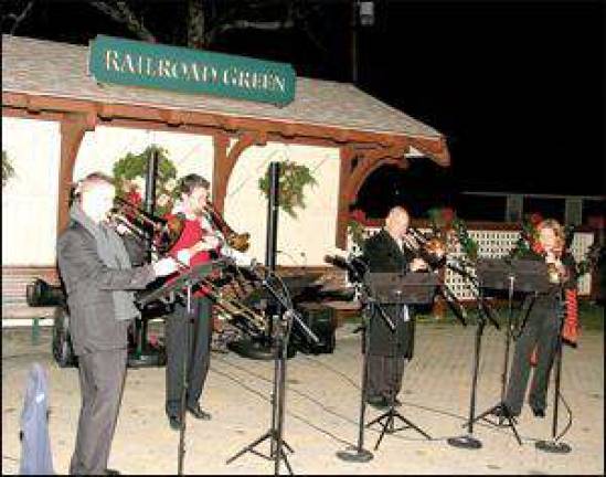 Gardeners sponsor holiday lighting ceremony at Railroad Green