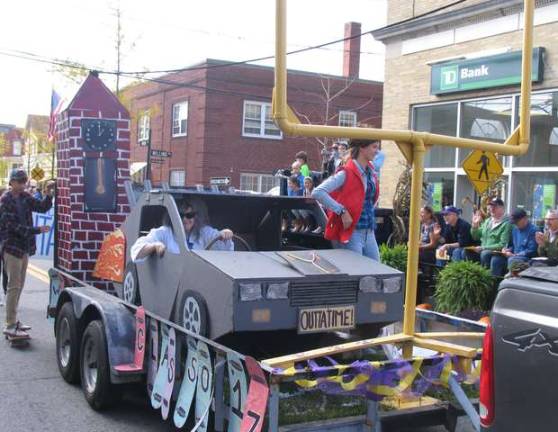 "Back to the Future" sophmore float.