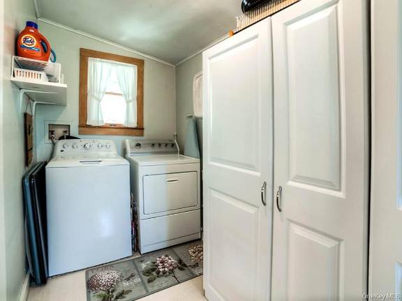 Charming, sturdy saltbox home