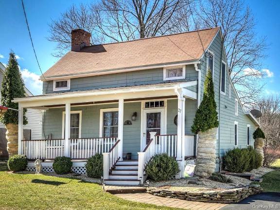 Charming, sturdy saltbox home