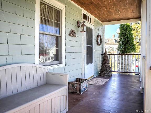 Charming, sturdy saltbox home