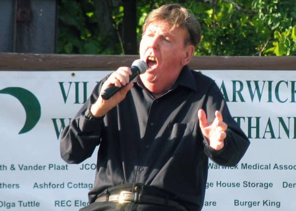 The concert ran a little over two hours during which Wells, who always manages to arrive at each performance with a fresh repertoire, sang many old favorites including &#xfe;&#xc4;&#xfa;The Lady is a Tramp,&#xfe;&#xc4;&#xf9; &#xfe;&#xc4;&#xfa;The Summer Wind,&#xfe;&#xc4;&#xf9; and &#xfe;&#xc4;&#xfa;Let me try again,&#xfe;&#xc4;&#xf9; which has become his theme song since his heart attack six years ago at the same concert.