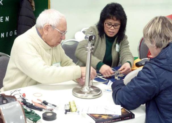 Photos by Jim Luce Repairs Coaches Jerry Fishchetti and Barbara Barron teaming up to work on a wonky lamp at the Repair Cafe held in March.