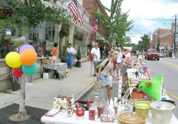 Last year participating merchants and organizations, with the cooperation of the Village of Warwick, continued the traditional celebration of the Sidewalk Sale.