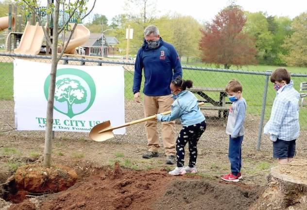 Mayor Michael Newhard invited all the children to line up and take turns shoveling some soil to help plant the new trees.
