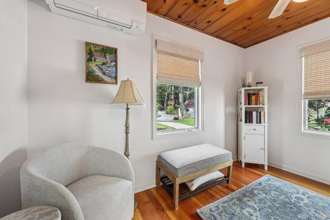 Enjoy the ultimate lakefront lifestyle
