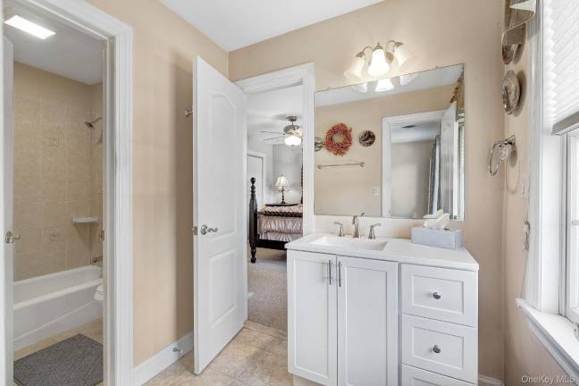 Amazing Warwick Colonial