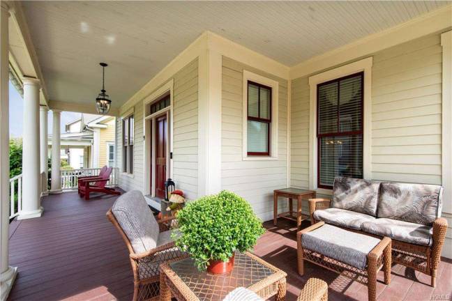 Live like royalty in Warwick Grove
