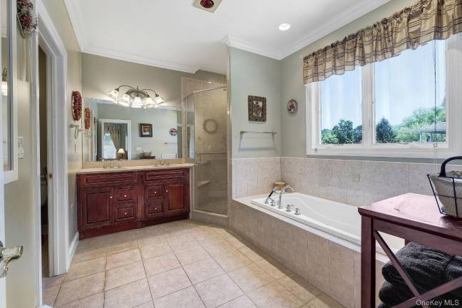 Amazing Warwick Colonial