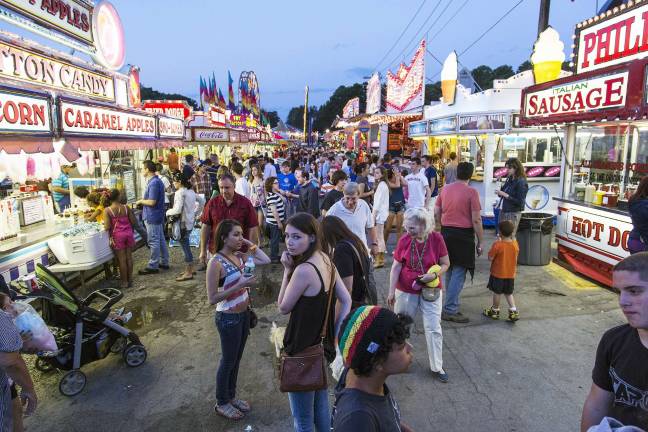 Carnival opens in Warwick