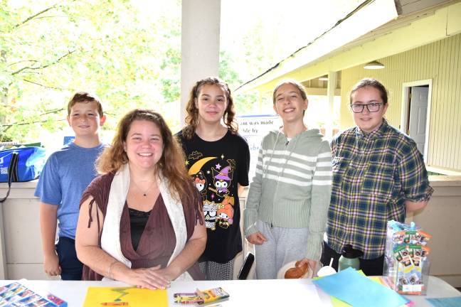 PJ Library crafts led by Liz Frederick and Beit Sefer students on Sept. 24, 2025.