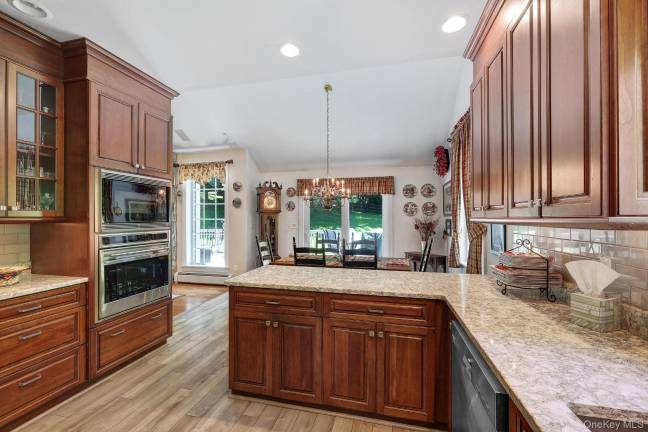 Amazing Warwick Colonial
