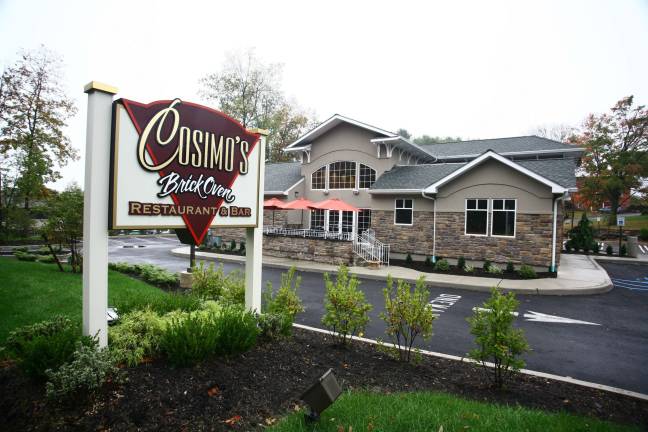 Exterior of Cosimo's Brick Oven Restuarant &amp; Bar in Central Valley.