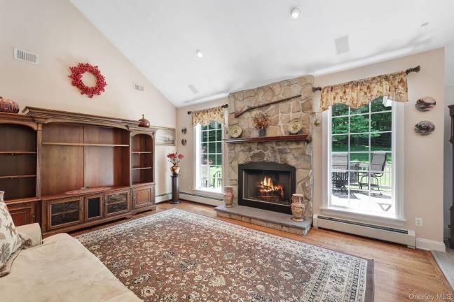 Amazing Warwick Colonial