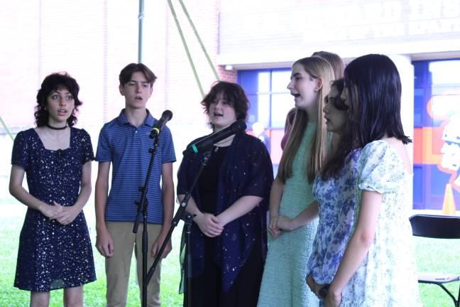 FUFSD chorus students.