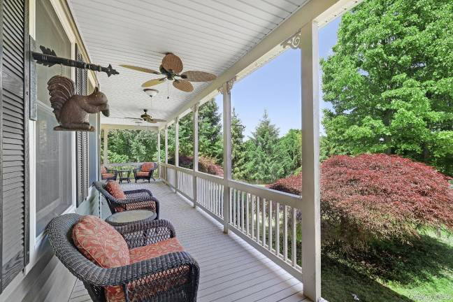 Amazing Warwick Colonial