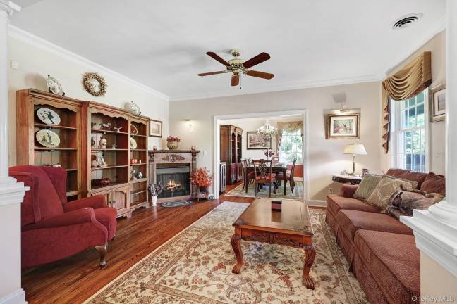 Amazing Warwick Colonial