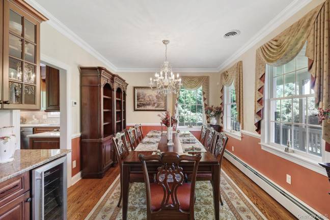 Amazing Warwick Colonial