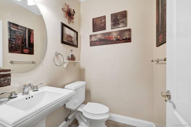 Amazing Warwick Colonial