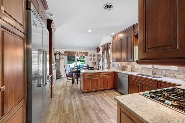 Amazing Warwick Colonial