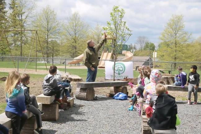 Village Shade Tree Commissioner Rob Scheuermann welcomed the school children and explained the virtues of the new trees.