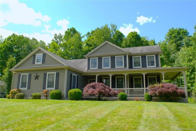 Amazing Warwick Colonial