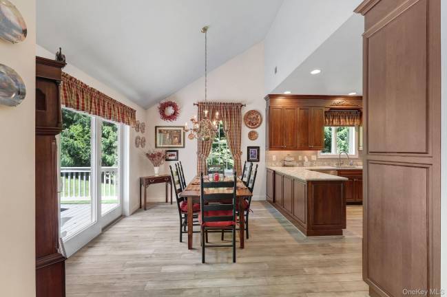 Amazing Warwick Colonial