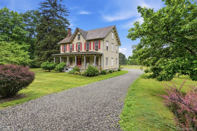 Gracious Warwick Estate