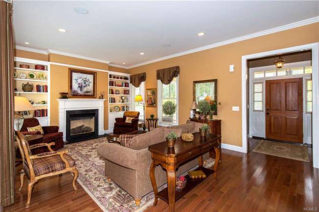 Live like royalty in Warwick Grove