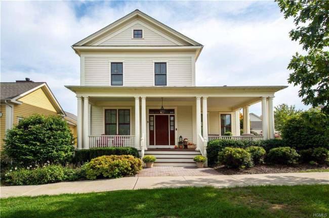 Live like royalty in Warwick Grove