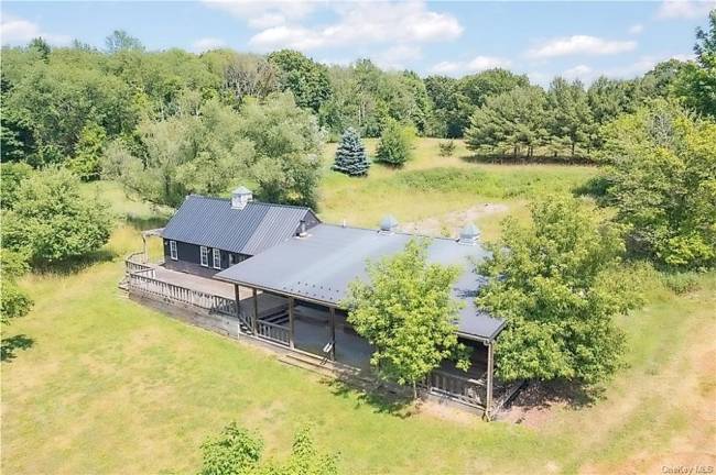 Elegance, ambiance and accoutrements for well-being on two acres