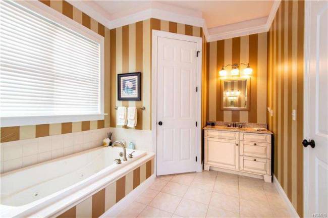 Live like royalty in Warwick Grove