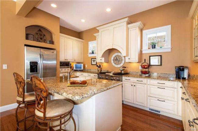Live like royalty in Warwick Grove