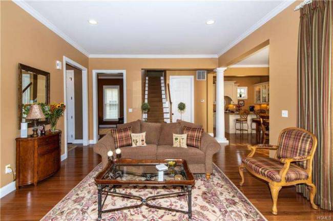 Live like royalty in Warwick Grove