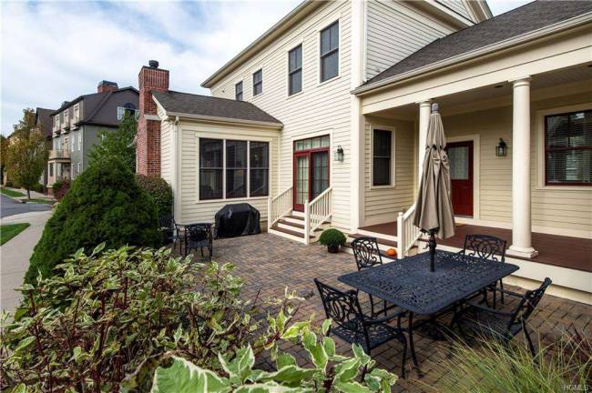 Live like royalty in Warwick Grove