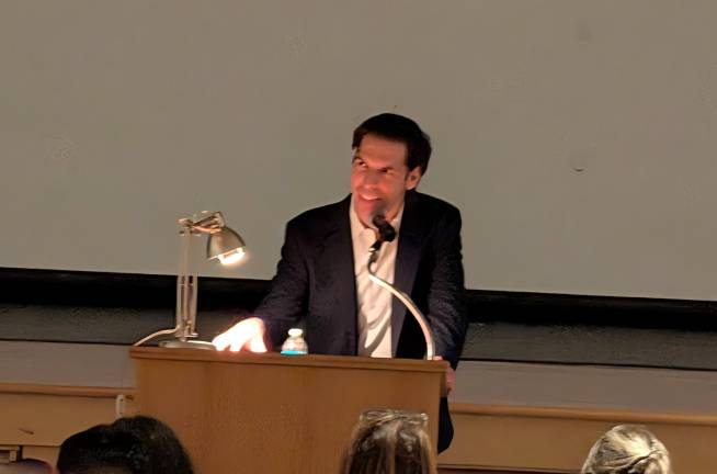 Damon Amendolora addresses the crowd.