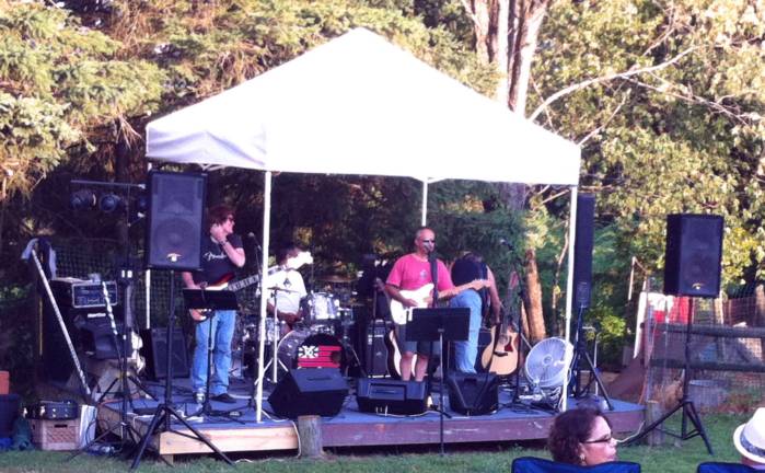 Applewood Winery hosting BBQ & Blues Experience