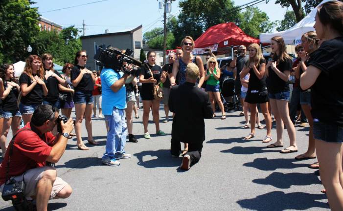 Photo by Tracey Lemon As Tom O'Donnell proposed to his longtime girlfriend Kristen Callahan at the Warwick Farmers Market, members of the ubilate &igrave;flash mobbed&icirc; Kristen with the song &igrave;Be My Baby.&icirc;