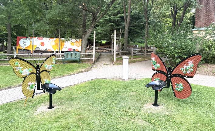 The MONARCH + SWALLOWTAIL sculptural seats can be found on the front lawn of the Warwick Valley Community Center.