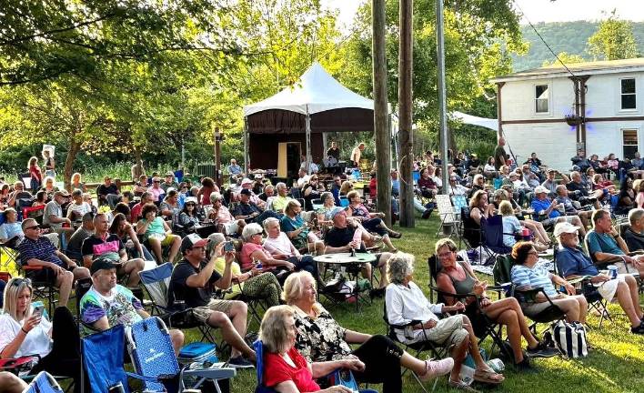 Guests enjoying entertainment at Sugar Loaf Crossing.