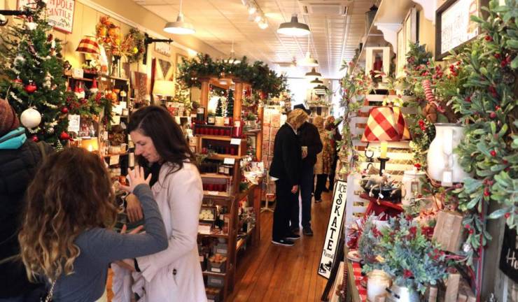 Many of the Warwick merchants, like Frazzleberries, decorated their shops while offering convenience, quality merchandise, special sales, friendly personalized service including gift-wrapping.